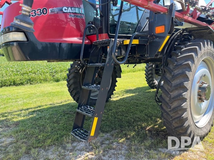 2011-case-ih-patriot-3330-image-21