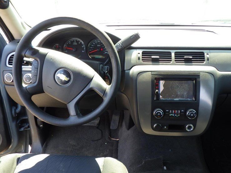 2010-chevrolet-tahoe-image-10