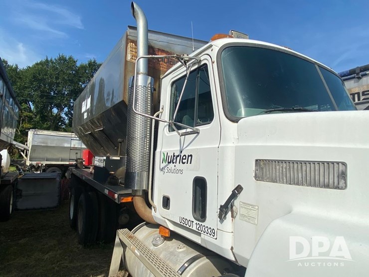 1996-mack-ch613-image-4