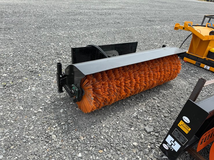 #2000-•-#26269-•-unused-giyi-77"-skid-steer-sweeper-dqsj250726-image-2