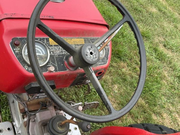 #124-•-massey-ferguson-mf210-tractor-image-40