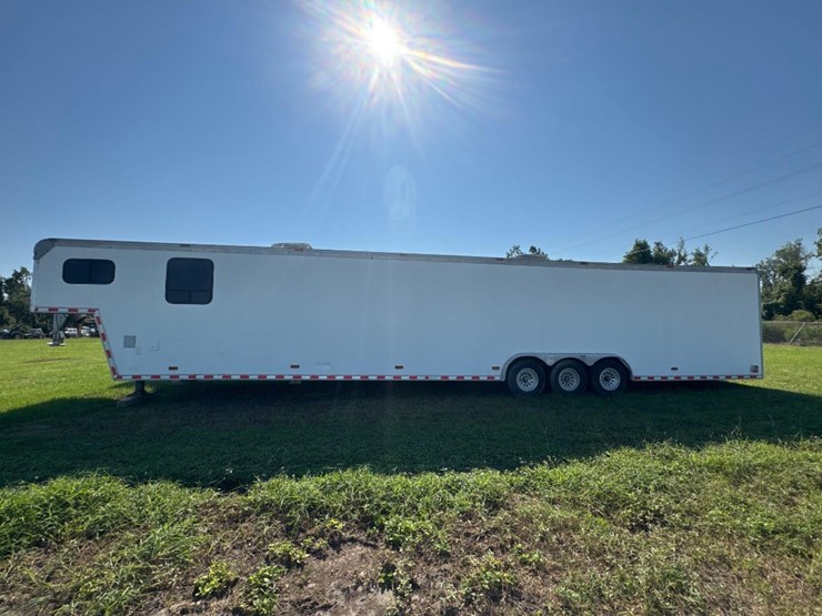 1995-pace-american-8'-x-48'-gooseneck-bunkhouse-tl-image-4