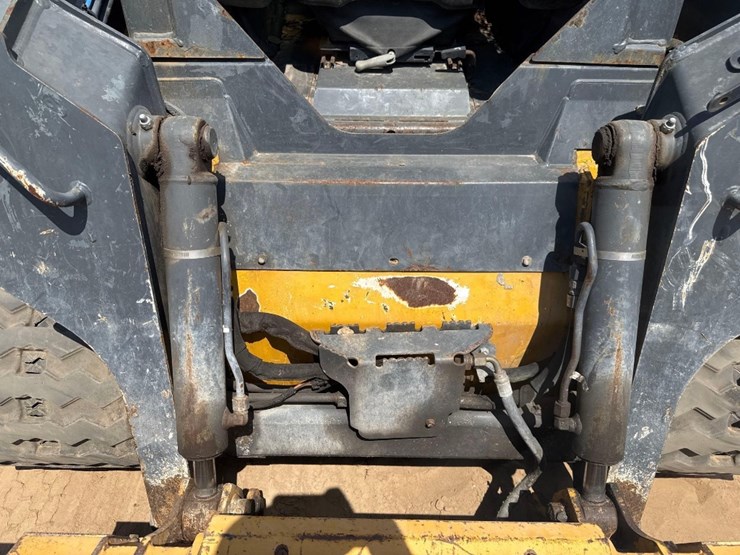 2018-deere-317g-image-20
