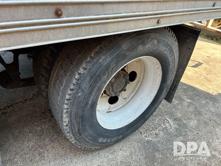 2006-ihc-9200i-van-truck-(cp0653,-unit-37745)-image-12