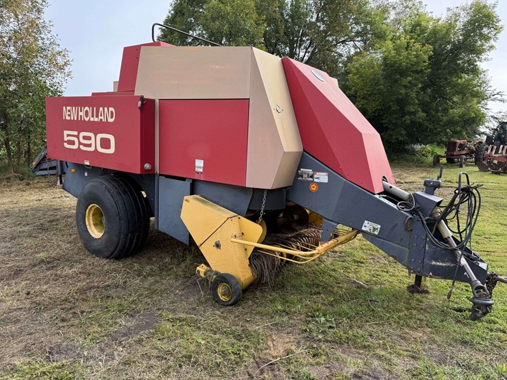 new-holland-590-image-11