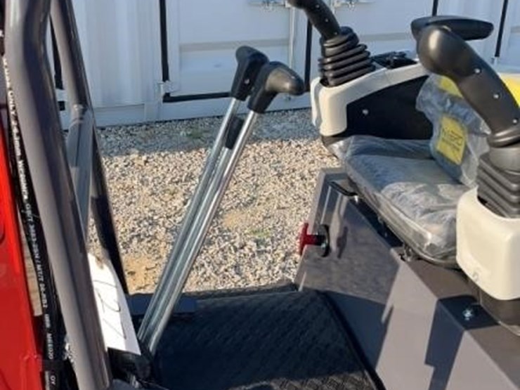 2025-cfg-mx15rx-mini-excavator-image-6