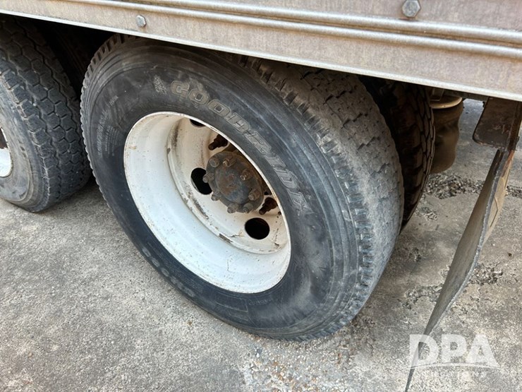 2006-ihc-9200i-van-truck-(cp0653,-unit-37745)-image-13