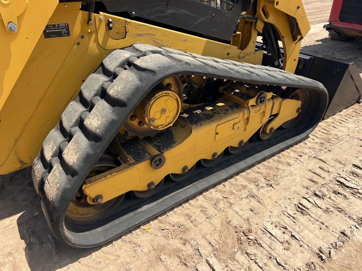 2022-caterpillar-279d3-image-17