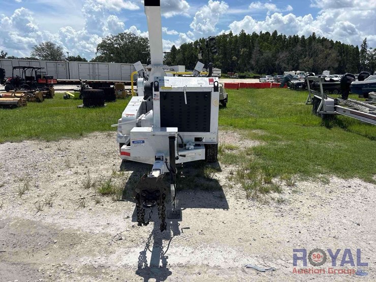 2017-e-z-beever-m12r-towable-brush-chipper-image-15