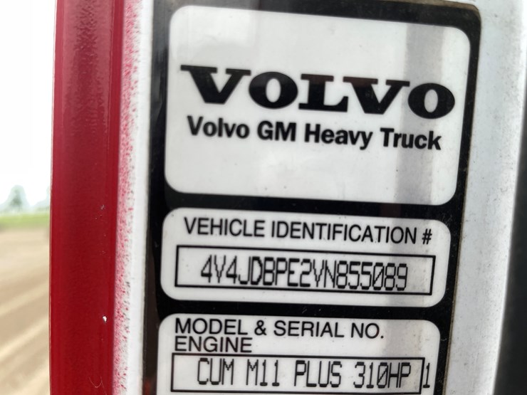 #2107-•-1997-volvo-truck-tractor-(has-mn-title-in-delay)-image-22