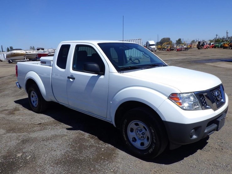 2016-nissan-frontier-image-2
