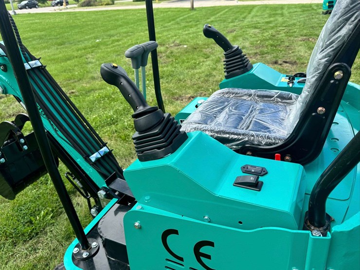 2025-cfg-industrial-h15r-mini-excavator-...-unused-...-brand-new-battery-installed-image-12