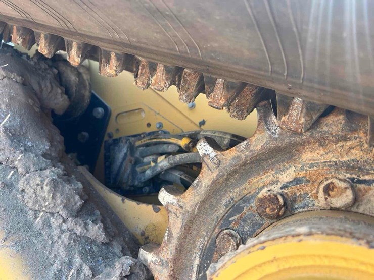 2023-caterpillar-279d3-image-25