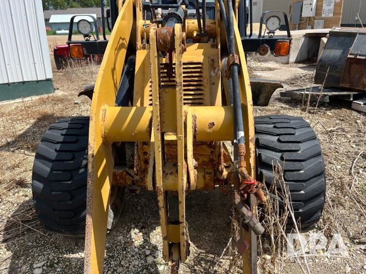 2015-caterpillar-903c-image-13