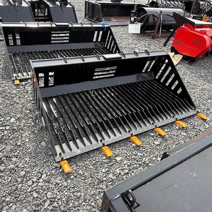 #2000 • #26343 • Unused GIYI 66" Skid Steer Rock Bucket CYSD2507107