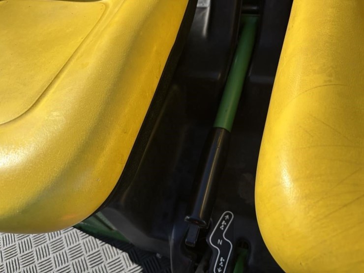 john-deere-gator-image-18