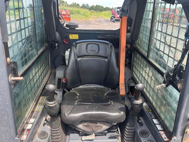 2020-deere-318g-image-19