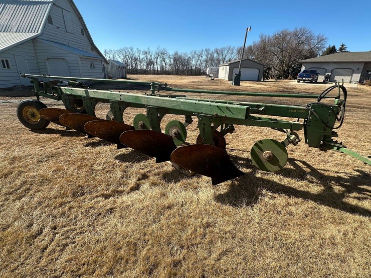 john-deere-model-1350f1450-plow,-5-bottom,-2pt-hookup-image-1
