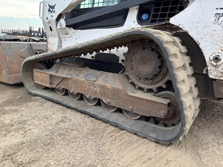 2022-bobcat-t770-image-15