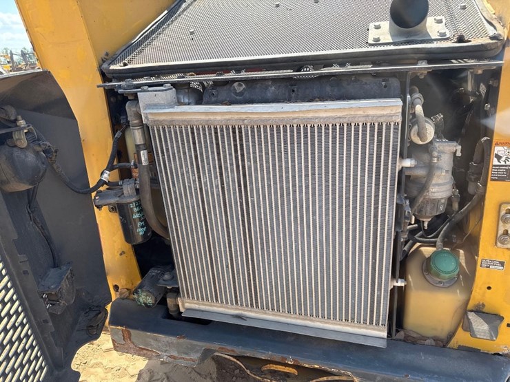 2018-deere-317g-image-18