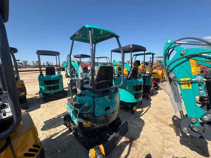 unused-cfg-qk16r-excavator-image-3