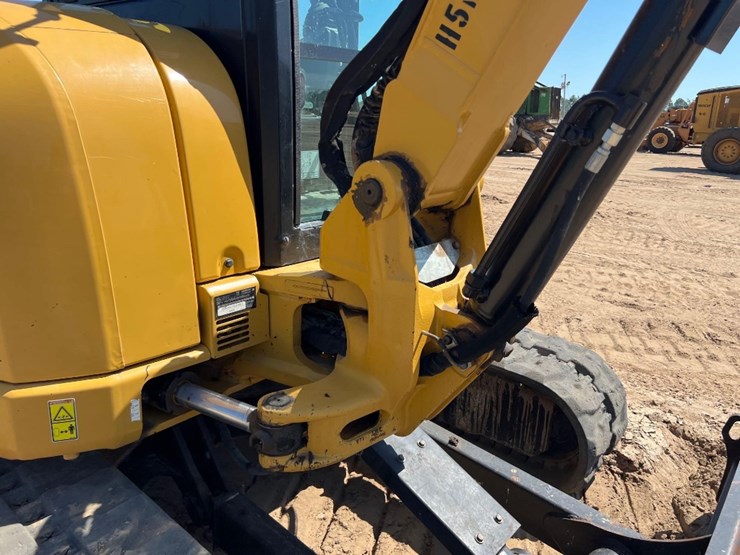 2019-caterpillar-305e2-cr-image-25