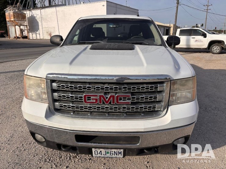 2013-gmc-2500-image-16