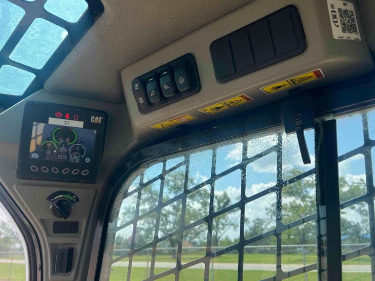 2023-caterpillar-279d3-image-32