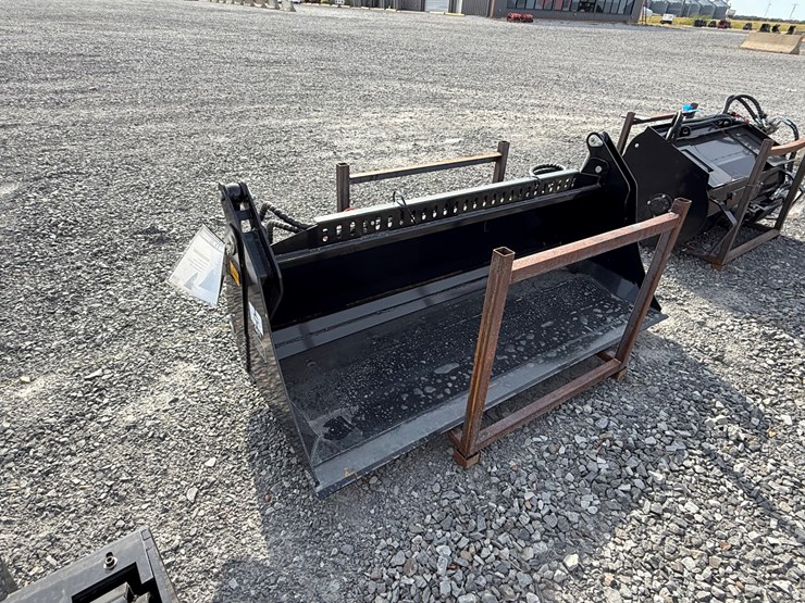 #2000-•-#26265-•-unused-giyi-72"-skid-steer-bucket-fkhd722507242-image-3