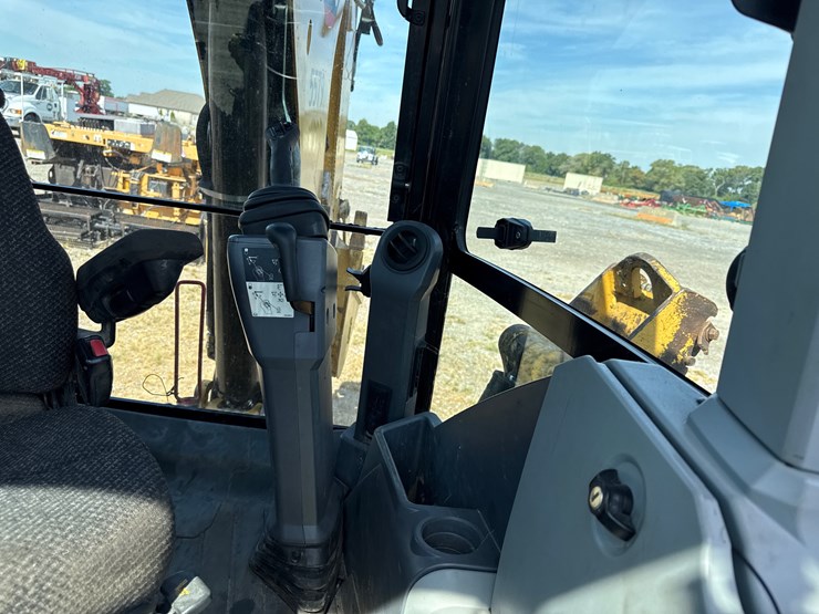 #160-•-#27079-•-caterpillar-f20f-2-4x4-backhoe-loader-image-39