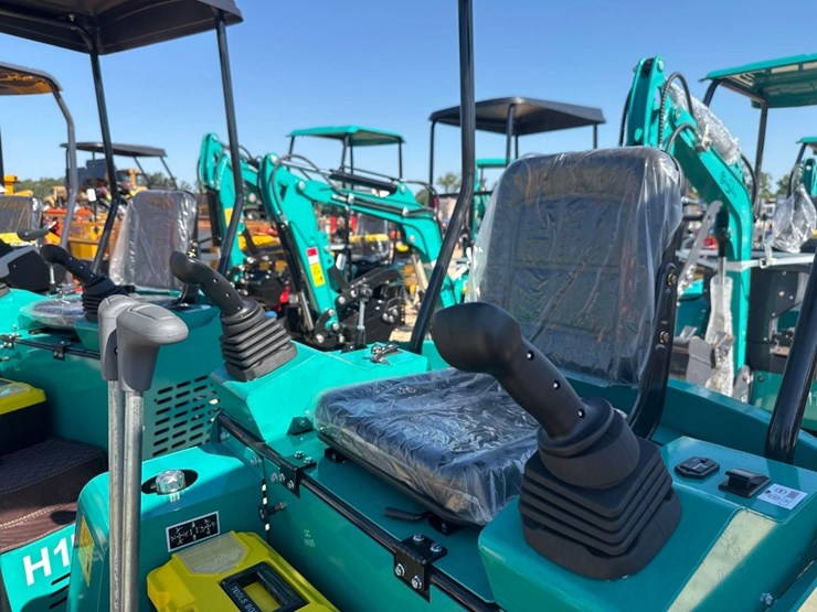 unused-cfg-h15r-excavator-image-11
