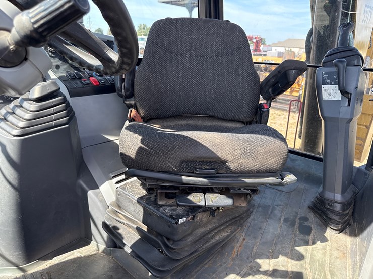 #160-•-#27079-•-caterpillar-f20f-2-4x4-backhoe-loader-image-38