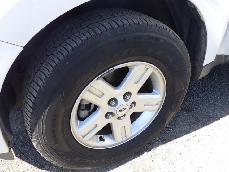 2011-ford-escape-image-14