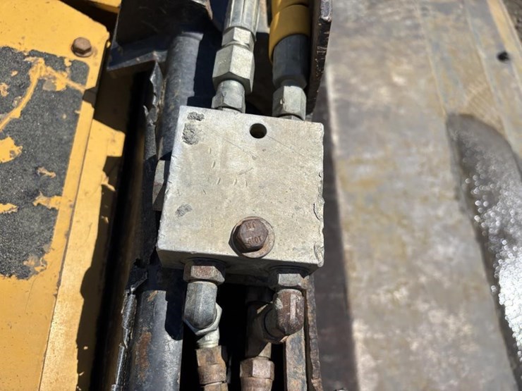 2019-deere-333g-image-13