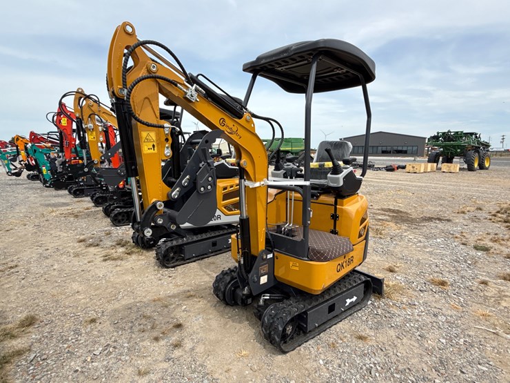 #220-•-#26493-•-unused-cfg-qk18r-mini-excavator-image-1