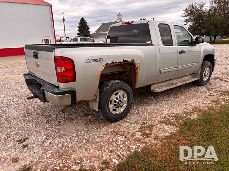 2011-chevrolet-2500hd-image-9