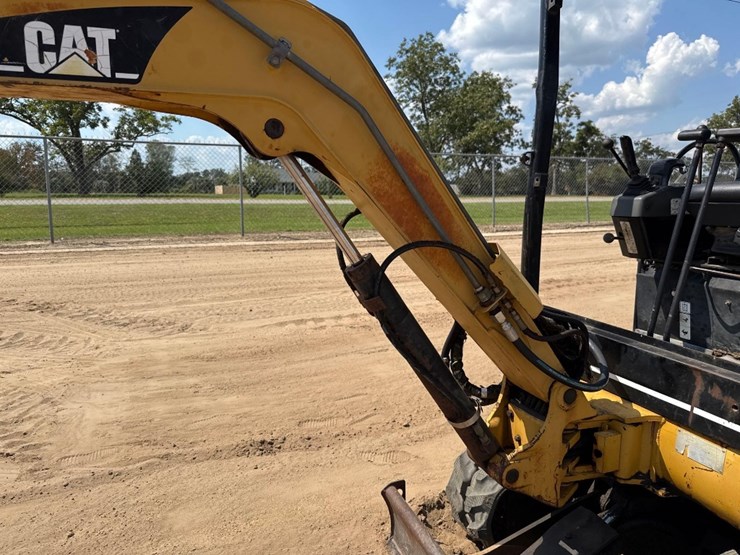caterpillar-301.5-image-17