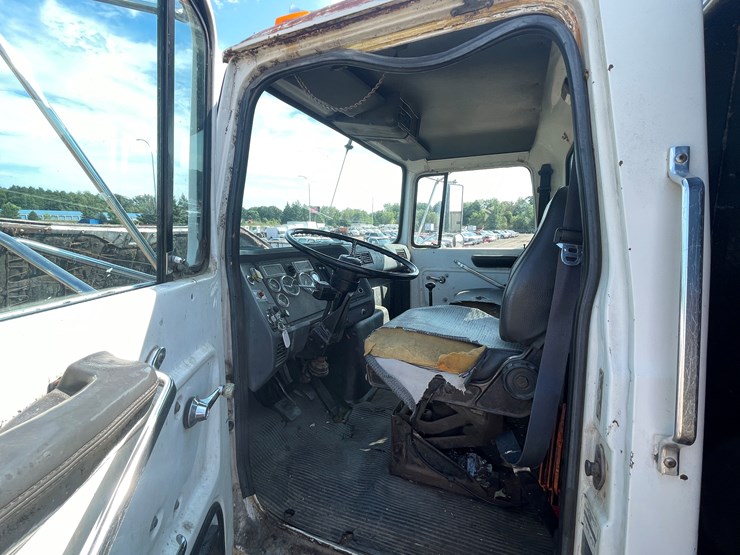 1991-ford-l8000-image-24