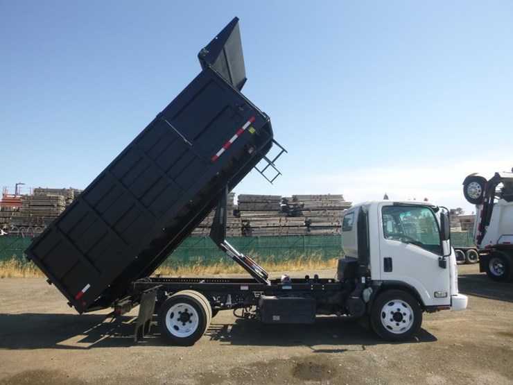2017-isuzu-nqr-image-9