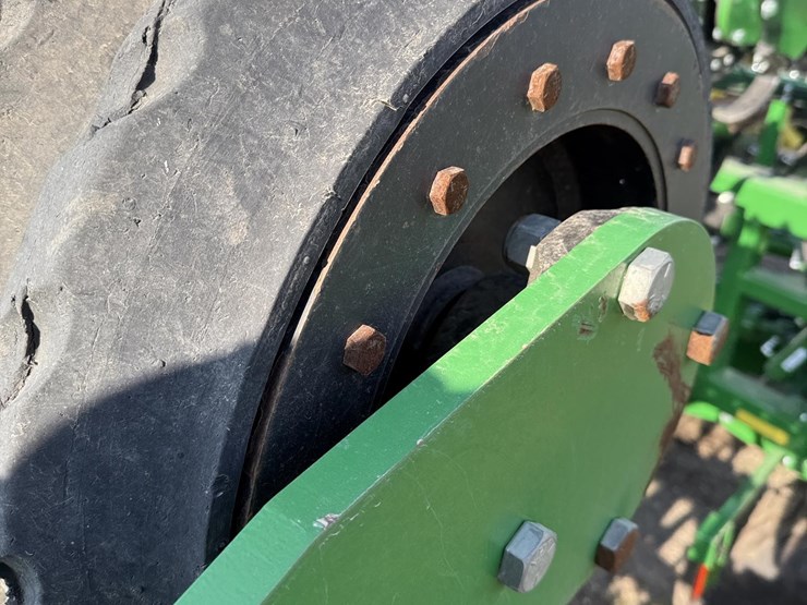 2021-john-deere-2680h-image-34