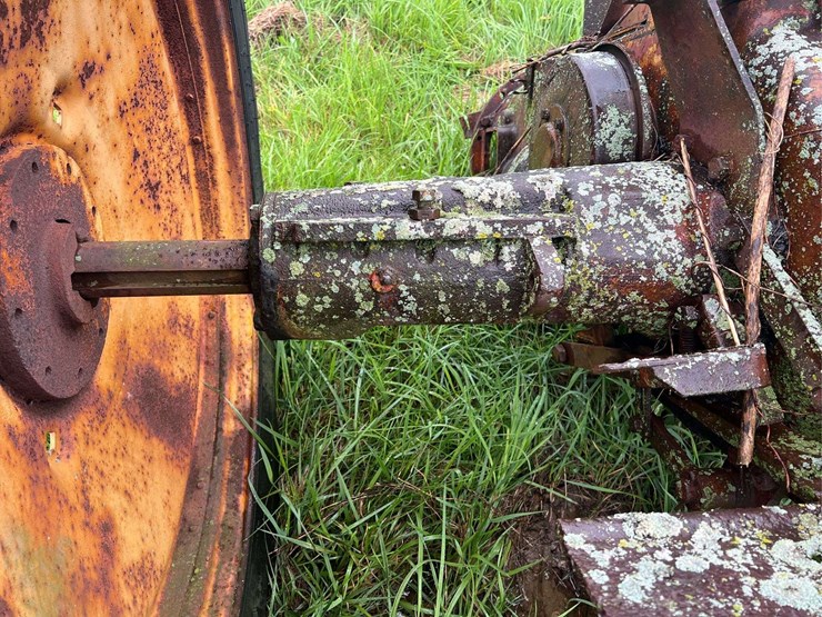 massey-harris-rear-end-image-25