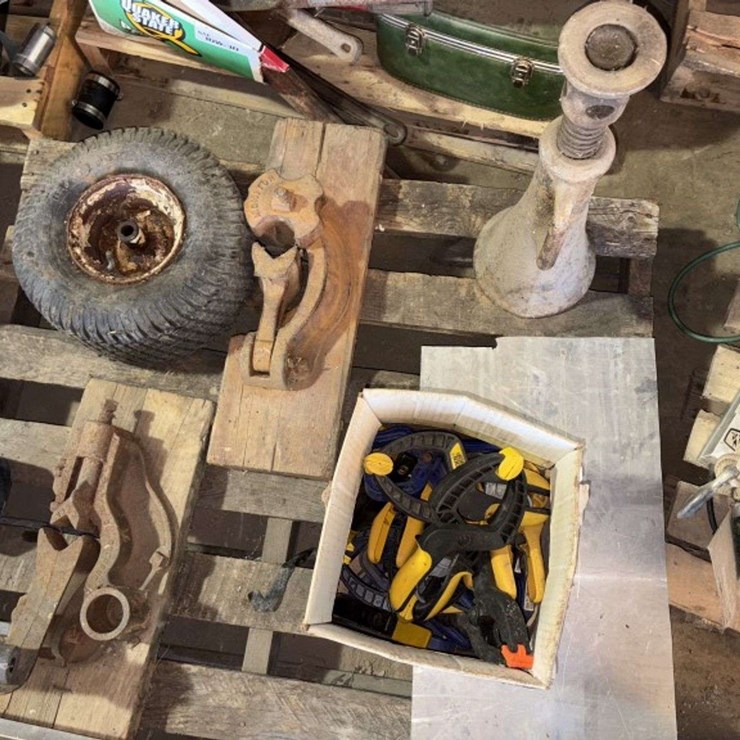 Pallet of Clamps, Screw Jack, wheel, Buying All for One Money