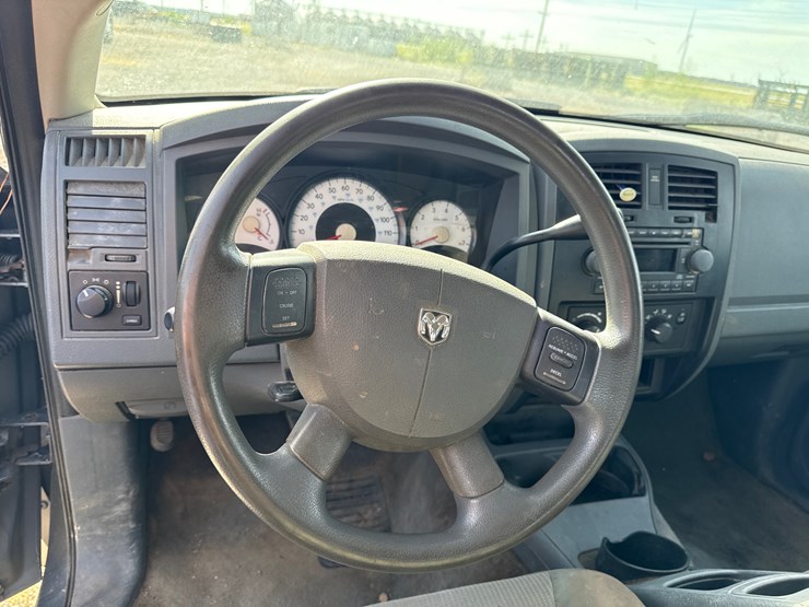 2005-dodge-dakota-image-25