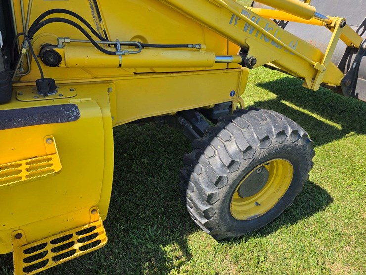 new-holland-lb75-image-21
