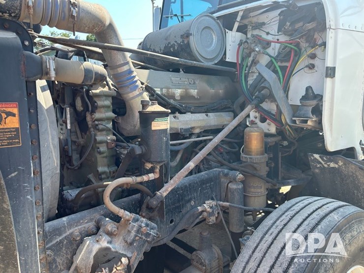 1998-freightliner-day-cab-truck-(cp0657,-unit-28648)-image-24