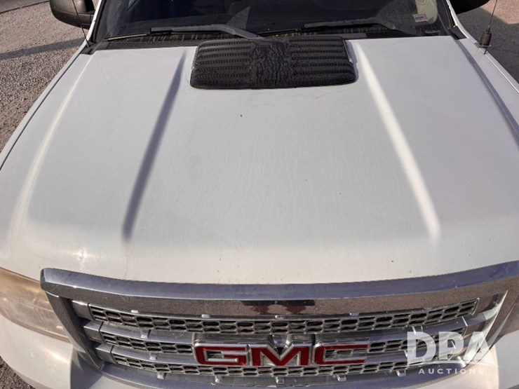 2013-gmc-2500-image-18