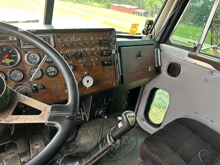 1990-peterbilt-379-image-13