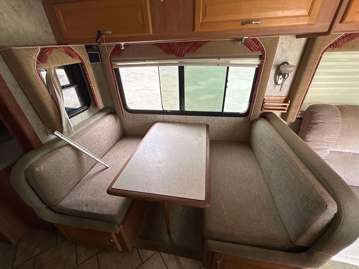 2007-national-rv-dolphin-35ft-class-a-motorhome-image-13