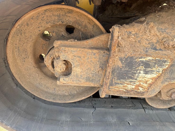 2020-deere-331g-image-11