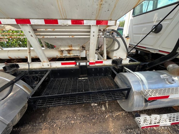 2002-mack-ch613-image-18